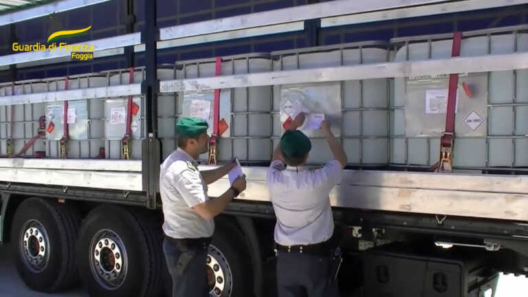 Galleria foto 'Traffico di carburanti e alcolici, sequestrati beni per 1,2 milioni' - foto 1
