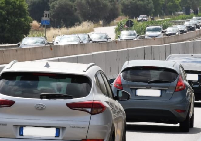 Ponte 2 giugno: statale 16 in tilt. Lunghe code in direzione sud