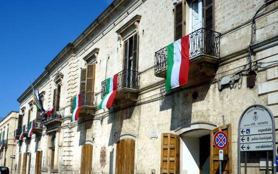 Il vincitore del concorso è il figlio del dirigente che ha firmato. Bufera al Comune di Triggiano