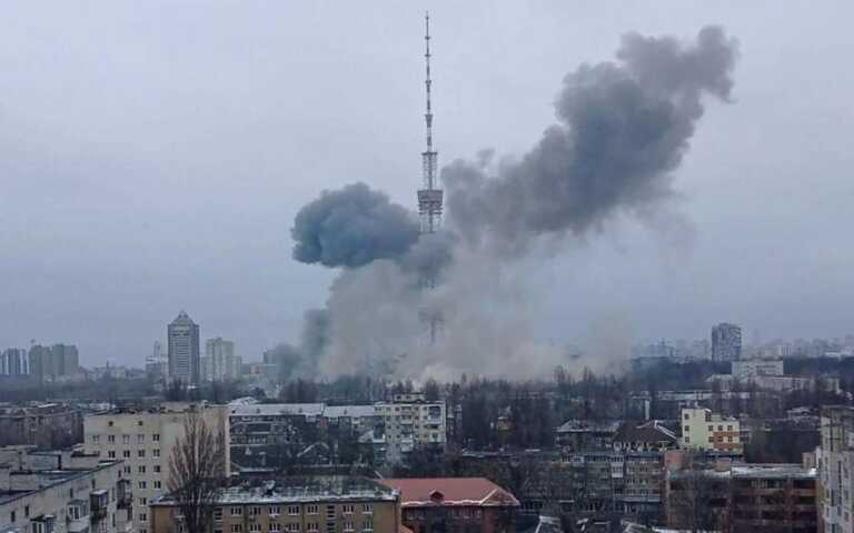Nuova offensiva di Mosca su Kiev con colpi a bassa quota: missili sulla centrale nucleare