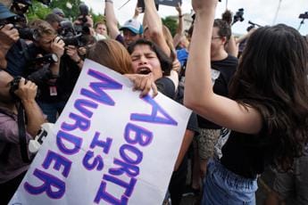 Galleria foto 'Usa, Corte Suprema cancella sentenza diritto aborto' - foto 1