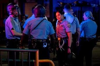 Galleria foto 'Usa, sparatoria nel centro di Filadelfia: 3 morti' - foto 1