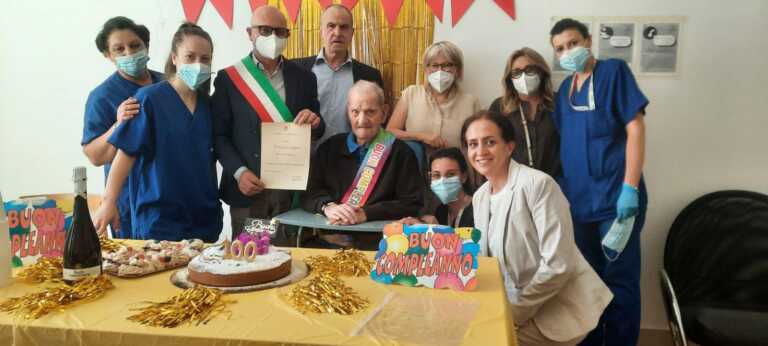 Brindisi, il comandante Cafaro ha festeggiato i 100 anni