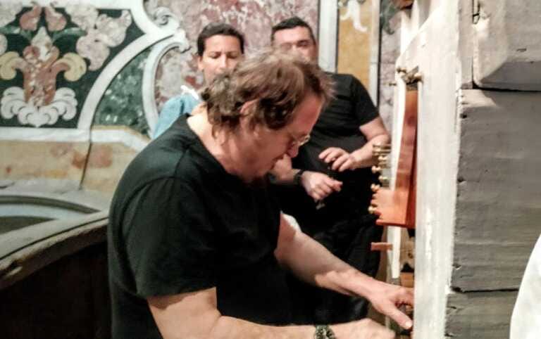 Sorpresa a Taranto: dopo il concerto c’è Zucchero in città