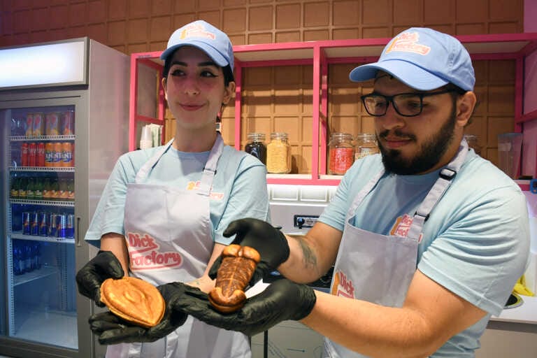 Eccitazione in centro a Bari: ecco la pasticceria hot – VIDEO