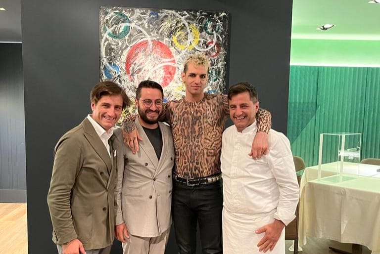 Trani, sorpresa a Casa Sgarra: arriva Achille Lauro per festeggiare il compleanno