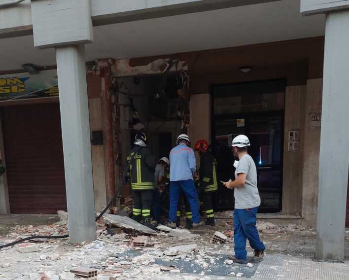 Esplosione a Barletta, il sindaco Cannito: «Situazione sotto controllo»