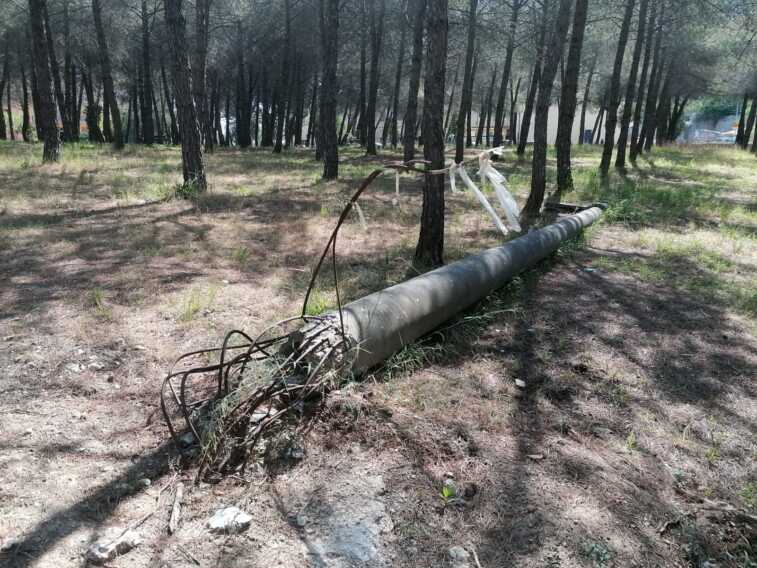 Matera, rimosso il palo nella pineta di via Lamanna