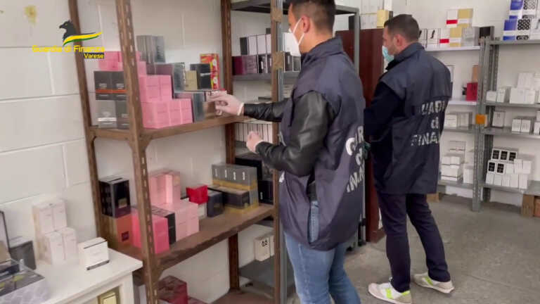 Galleria foto 'A Lodi e Milano sequestrati due immobili con merce contraffatta' - foto 1