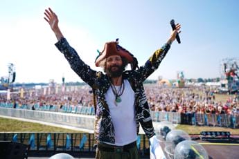 Galleria foto 'Al via da Lignano Sabbiadoro il Jova Beach Party' - foto 1