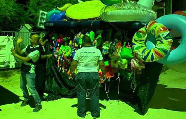 Galleria foto 'Ambulanti abusivi sulle spiagge del Salento: sequestri a Porto Cesareo' - foto 1