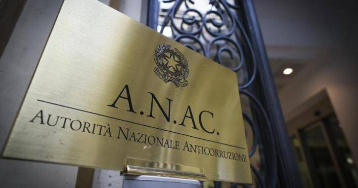 Puglia, boom di affidamenti diretti: 7mila incarichi e 740 milioni senza gare pubbliche