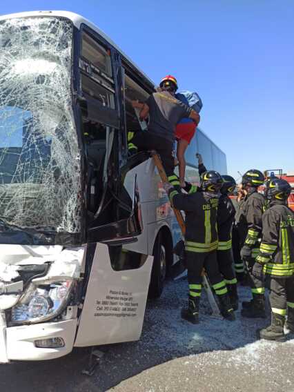 Autobus coinvolto in un incidente sulla Barletta-Corato: diversi feriti