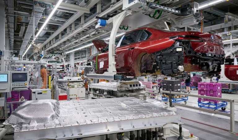 Bmw, lanciata la produzione della nuova Serie 7 a Dingolfing