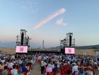 Galleria foto 'Bocelli nella magia del Teatro del Silenzio a Lajatico, gran finale con Baglioni' - foto 1