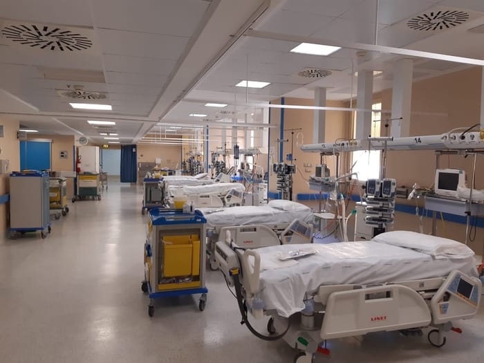 Galleria foto 'Covid, in Puglia 10 morti e 8.826 nuovi casi. In una settimana positivi aumentati del 76,7%' - foto 1