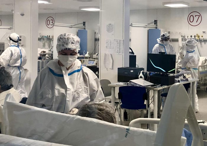 Galleria foto 'Covid, in Puglia 3 morti e 8.559 nuovi casi. Cresce l’occupazione dei posti letto' - foto 1