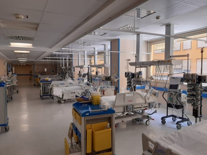 Galleria foto 'Covid, in Puglia 5 morti e 6.205 nuovi positivi. Positività al 20,3%' - foto 1