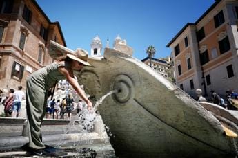 Galleria foto 'Caldo, allerta massima: domani bollino rosso in 9 città' - foto 1