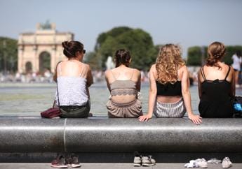 Galleria foto 'Caldo record a Parigi, oltre 40 gradi: è la terza volta nella storia' - foto 1