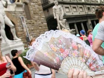 Galleria foto 'Caldo record in Italia, oggi bollino rosso in 13 città ma domani c’è anche il verde' - foto 1