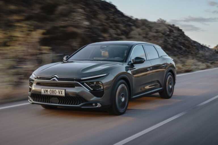 Citroen, sospensioni attive per C5 X Hybrid Plug-In