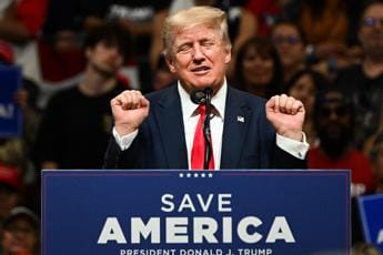 Galleria foto 'Clima, Trump: “Se gli oceani si alzano avremo più case vista mare”' - foto 1