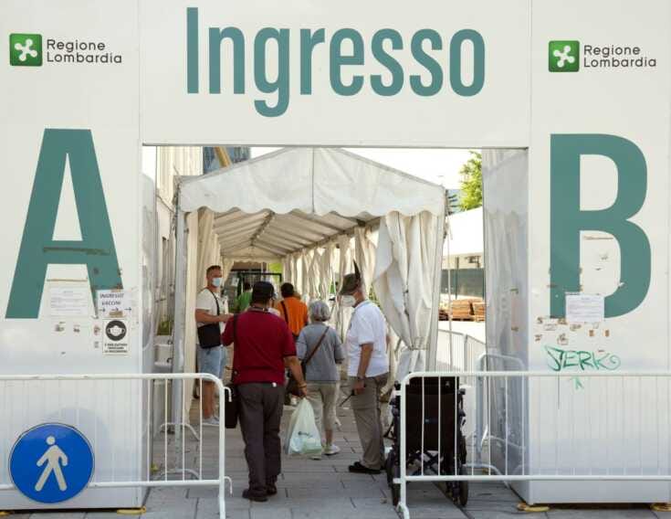 Galleria foto 'Covid, 49.751 nuovi positivi e 121 vittime' - foto 1