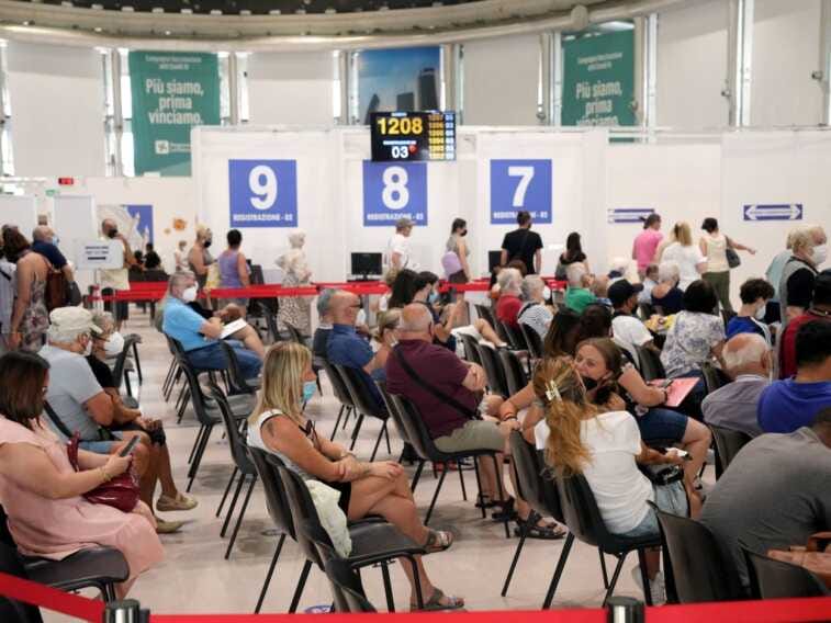 Galleria foto 'Covid, 68.170 i positivi, 116 le vittime nelle ultime 24 ore' - foto 1