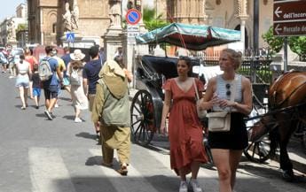 Galleria foto 'Covid e isolamento positivi, ministero: “Restano regole vigenti”' - foto 1
