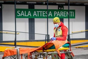 Galleria foto 'Covid, infettivologi: “Aumentano ricoveri, soprattutto no vax e anziani”' - foto 1