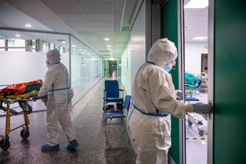 Galleria foto 'Covid, infettivologi: “Ricoveri aumenteranno”' - foto 1