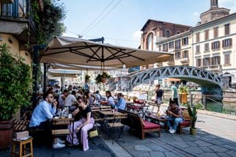 Galleria foto 'Covid Italia, boom di contagi. Occhi puntati su nuova variante' - foto 1