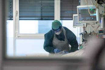 Galleria foto 'Covid oggi Emilia, 6.153 contagi e 6 morti: bollettino 3 luglio' - foto 1