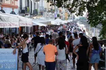 Galleria foto 'Covid oggi Italia, 100.690 contagi e 105 morti: bollettino 8 luglio' - foto 1