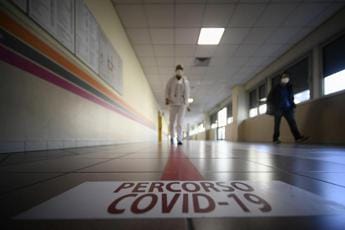 Galleria foto 'Covid oggi Italia, report Iss: Rt scende, giù i ricoveri' - foto 1