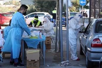 Galleria foto 'Covid oggi Lazio, 6.833 contagi e 9 morti. A Roma 3.028 nuovi casi' - foto 1