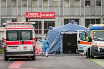Galleria foto 'Covid oggi Lombardia, 13mila contagi e 27 morti. A Milano 1.541 casi' - foto 1