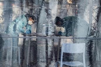 Galleria foto 'Covid oggi Toscana, 4.925 contagi e 9 morti: bollettino 15 luglio' - foto 1
