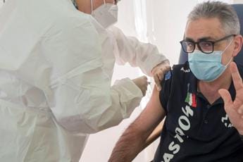 Galleria foto 'Covid, Pregliasco: “Domani farò quarta dose, importante in questa fase”' - foto 1