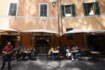 Galleria foto 'Covid, Sileri: “Tra un paio di settimane contagi in discesa”' - foto 1