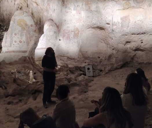 Matera, tra giochi e creatività: la “spasseggiata” nella Cripta del Peccato originale