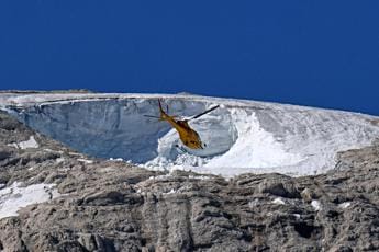 Galleria foto 'Crollo Marmolada, secondo giorno di ricerche via terra' - foto 1