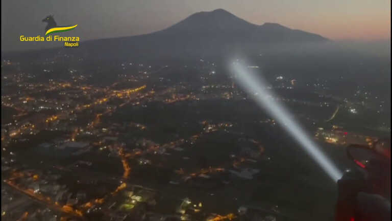 Galleria foto 'Droga e armi, dieci misure cautelari nel napoletano' - foto 1
