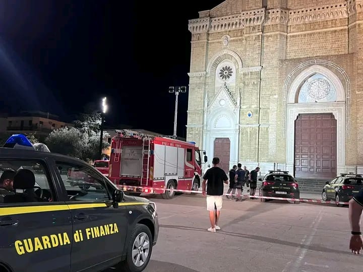 Cerignola: «È crollata la facciata del Duomo». Ma è un falso allarme