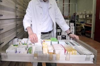 Galleria foto 'Farmaci generici: “Sono equivalenti ma dalla farmacia ne esce 1 su 5 acquisti”' - foto 1