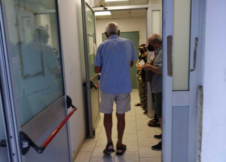 Spazi angusti e attese infinite. L’odissea nella farmacia della Asl Bari