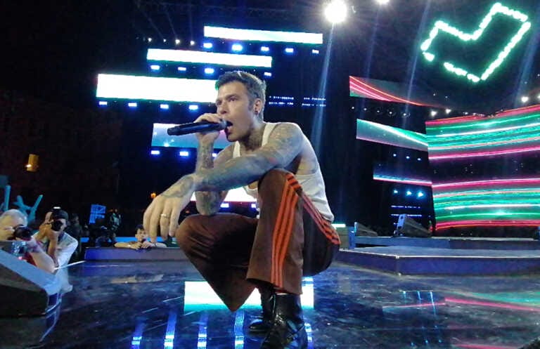 Galleria foto 'Tappa a Gallipoli per Battiti Live: da Fedez a Elodie i big sfilano sul palco' - foto 1