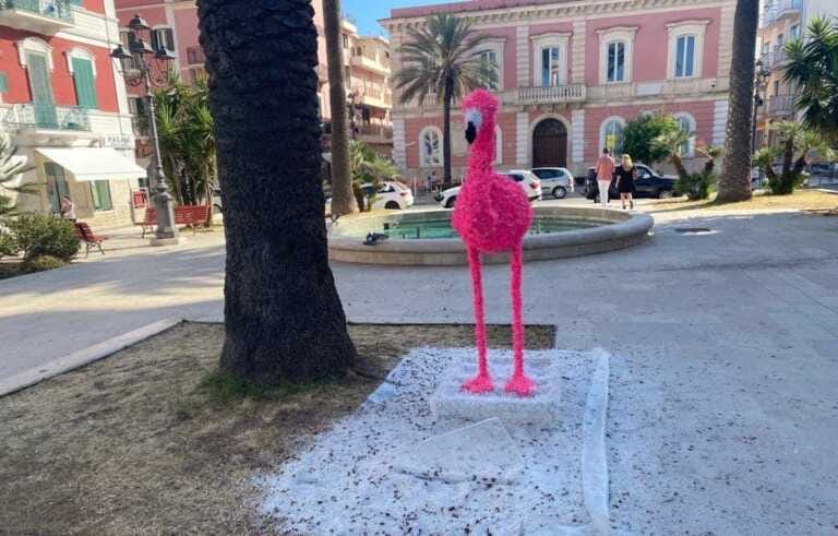 Margherita di Savoia, vandalizzato il fenicottero simbolo della città