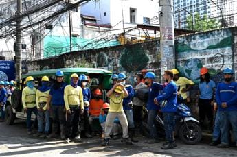 Galleria foto 'Filippine, oggi terremoto magnitudo 7: un morto' - foto 1